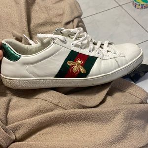 Selling these gucci shoes - Size 8-1/2